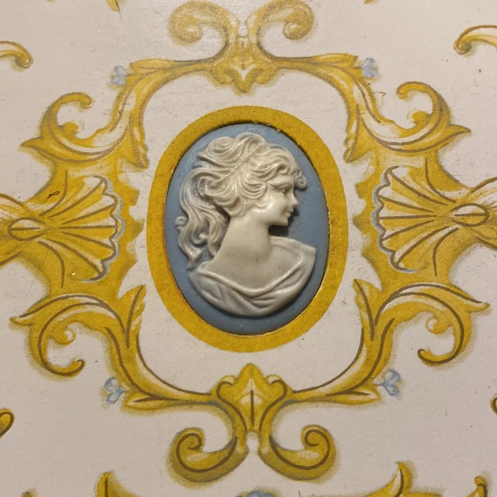 Vintage Avon Jewelry Box - Picture 6 of 11